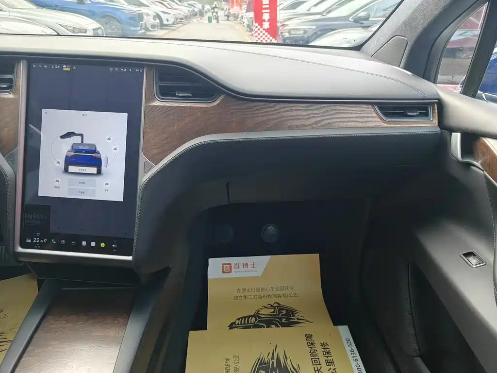 Tesla Model X 2019 — фото 16