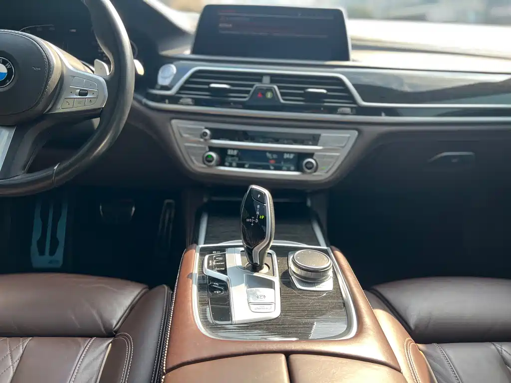 BMW 7 Series 2020 — фото 16