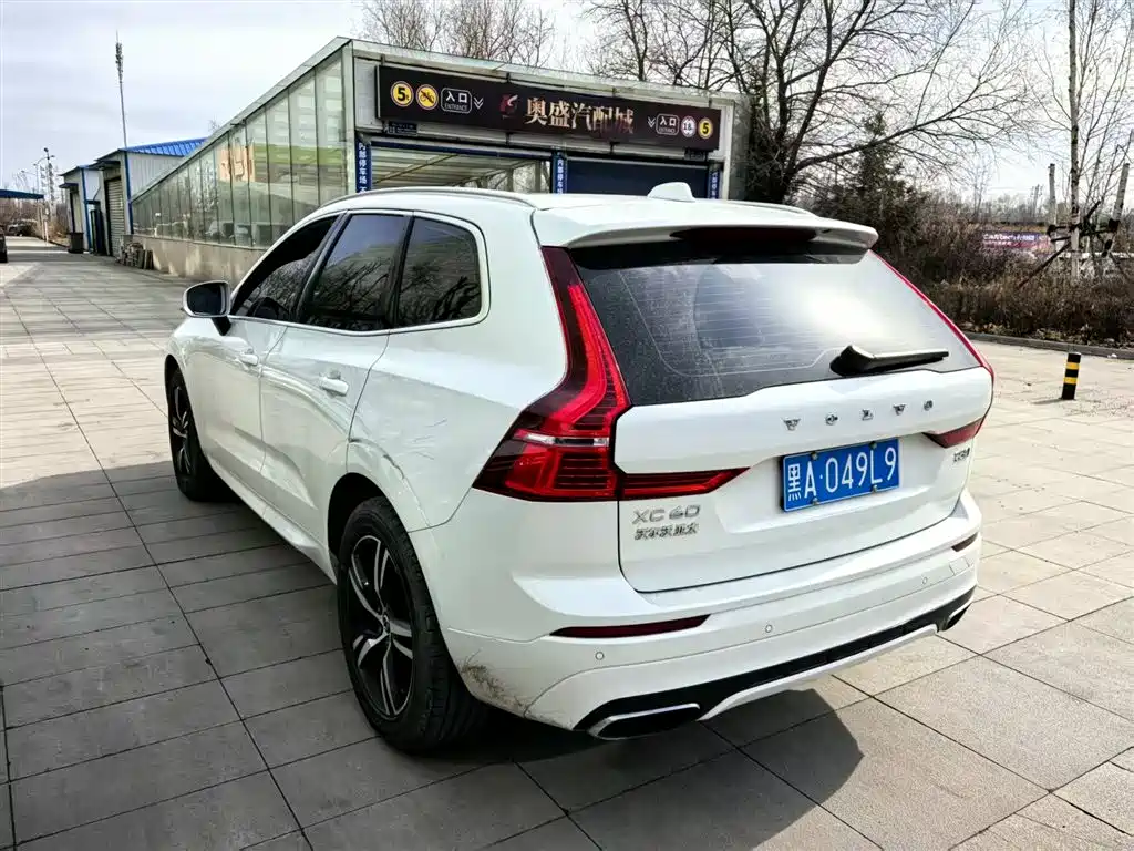 Volvo XC60 2018 — фото 7