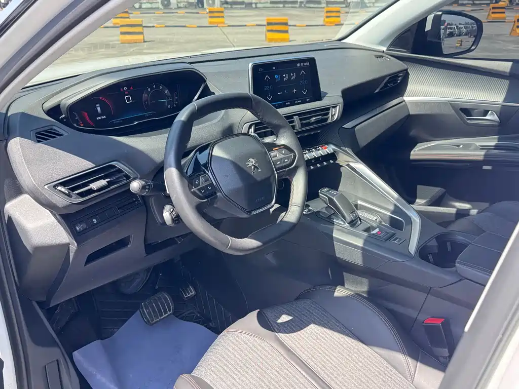 Peugeot 5008 2017 — фото 13