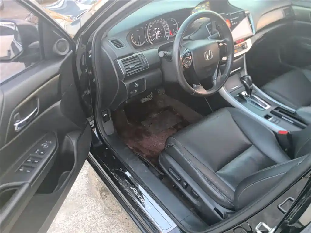 Honda Accord 2016 — фото 16