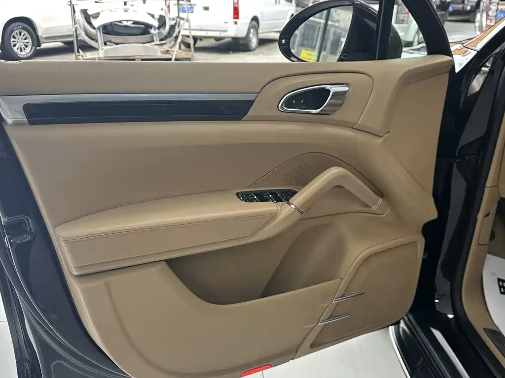 Porsche Cayenne 2015 — фото 26