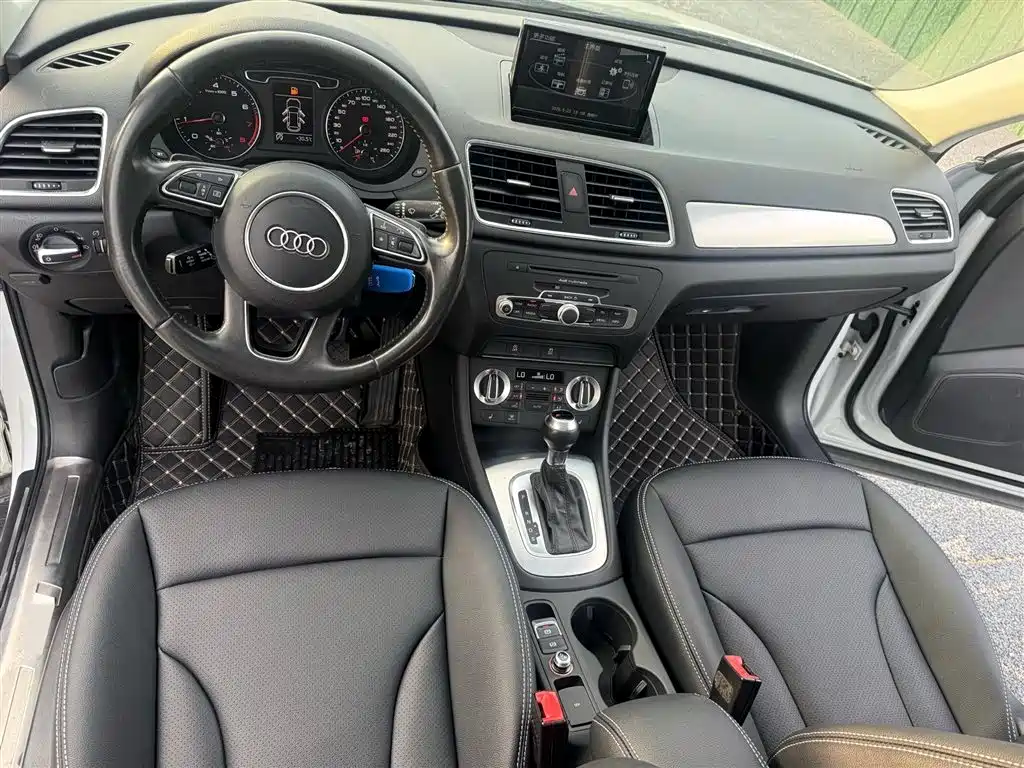 Audi Q3 2014 — фото 11