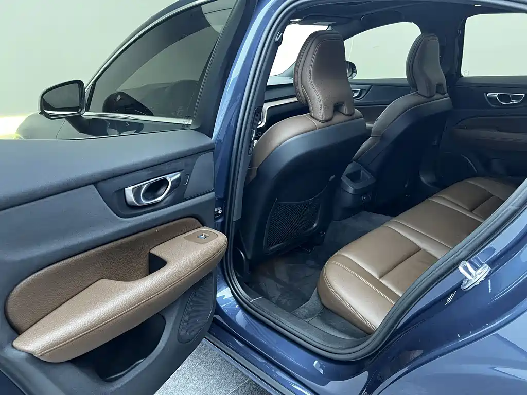 Volvo S60 2022 — фото 15