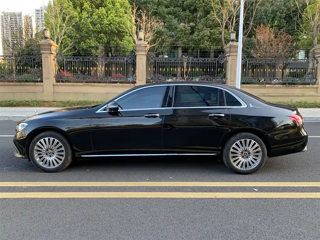 Mercedes-Benz E-Class 2023 — фото 7