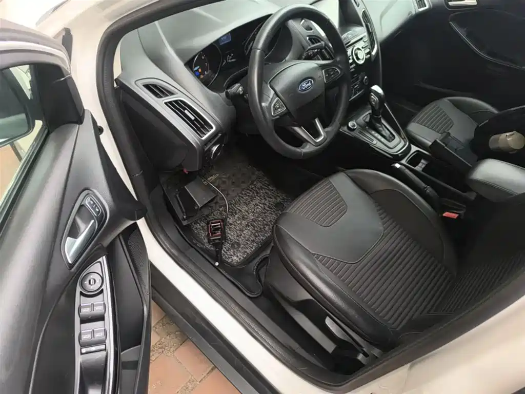 Ford Focus 2017 — фото 16