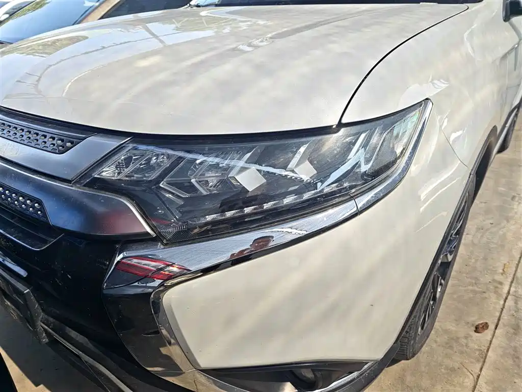 Mitsubishi Outlander 2020 — фото 9