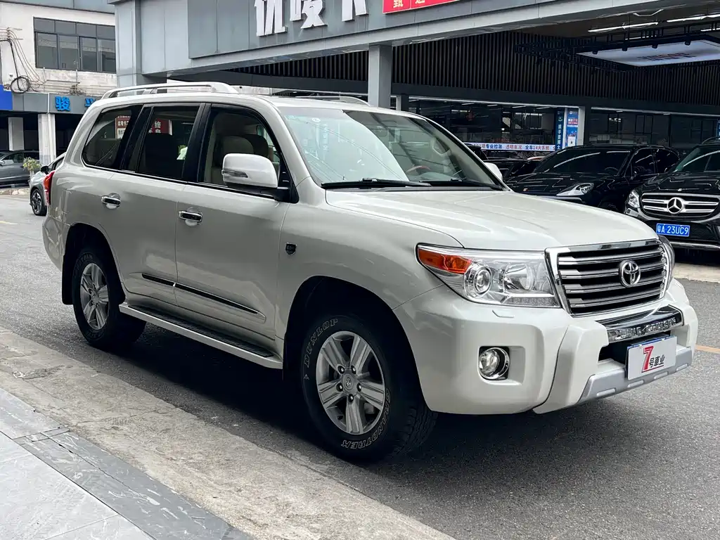 Toyota Land Cruiser 2017 — фото 3