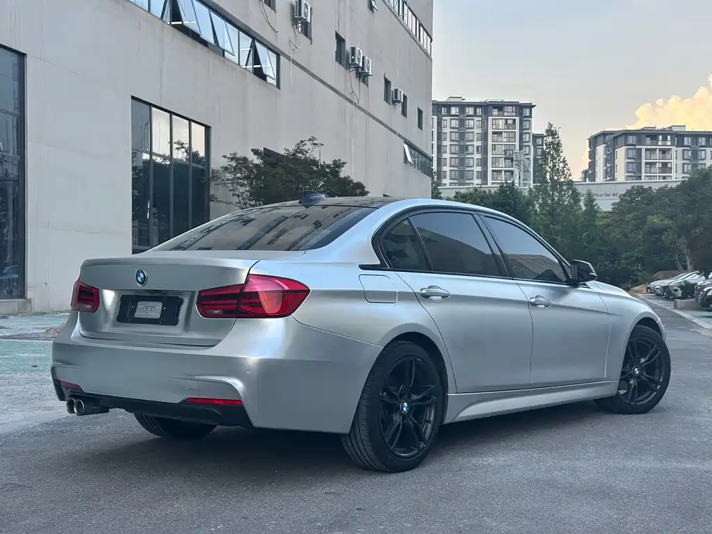 BMW 3 Series 2019 — фото 15