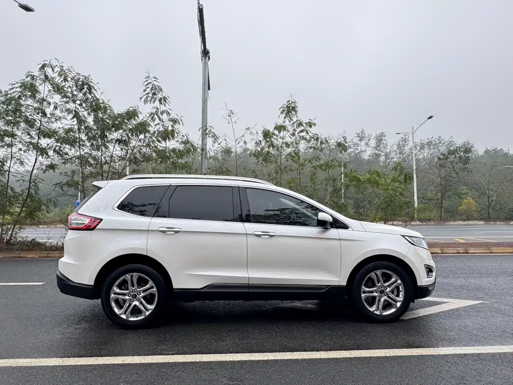 Ford Edge 2018 — фото 12
