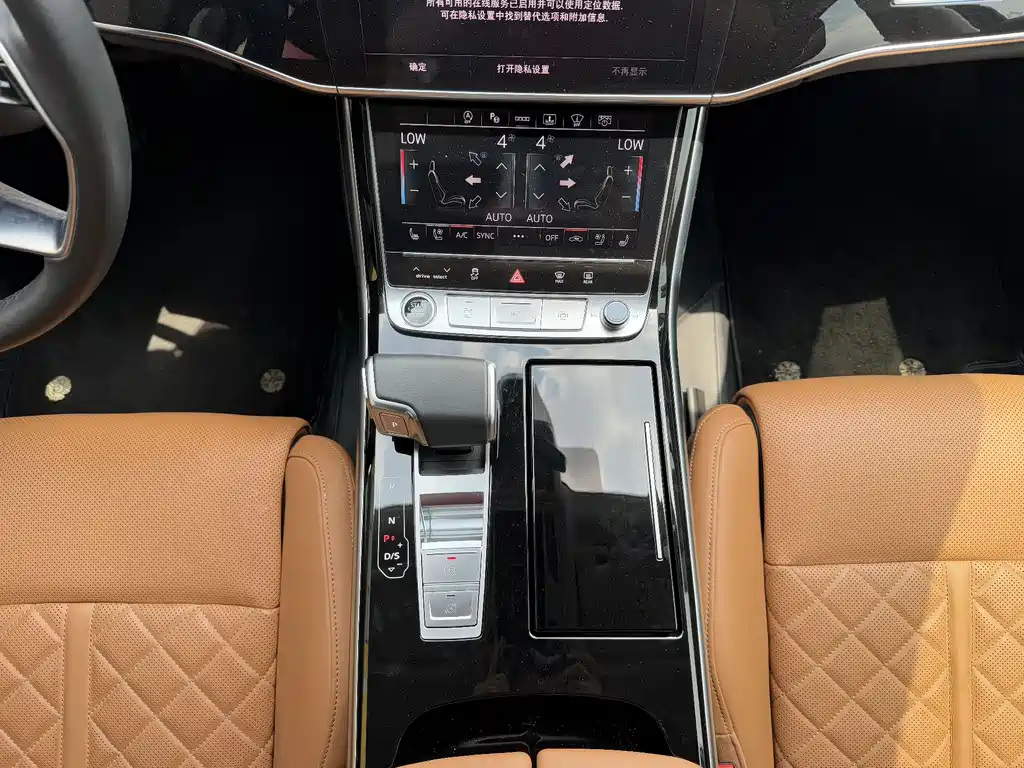Audi A8 2022 — фото 17