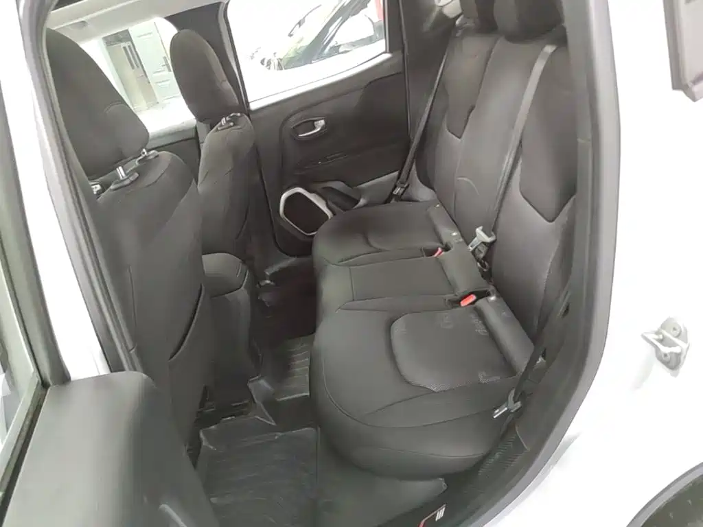 Jeep Renegade 2019 — фото 17