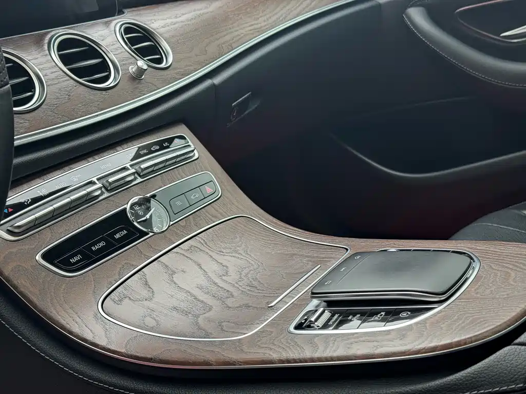 Mercedes-Benz E-Class 2019 — фото 14