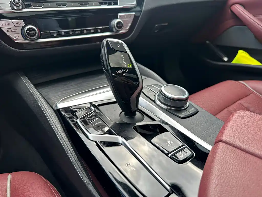 BMW 5 Series 2022 — фото 16