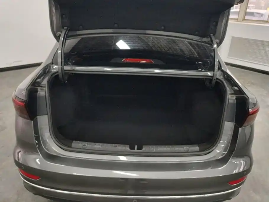 Geely Emgrand 2024