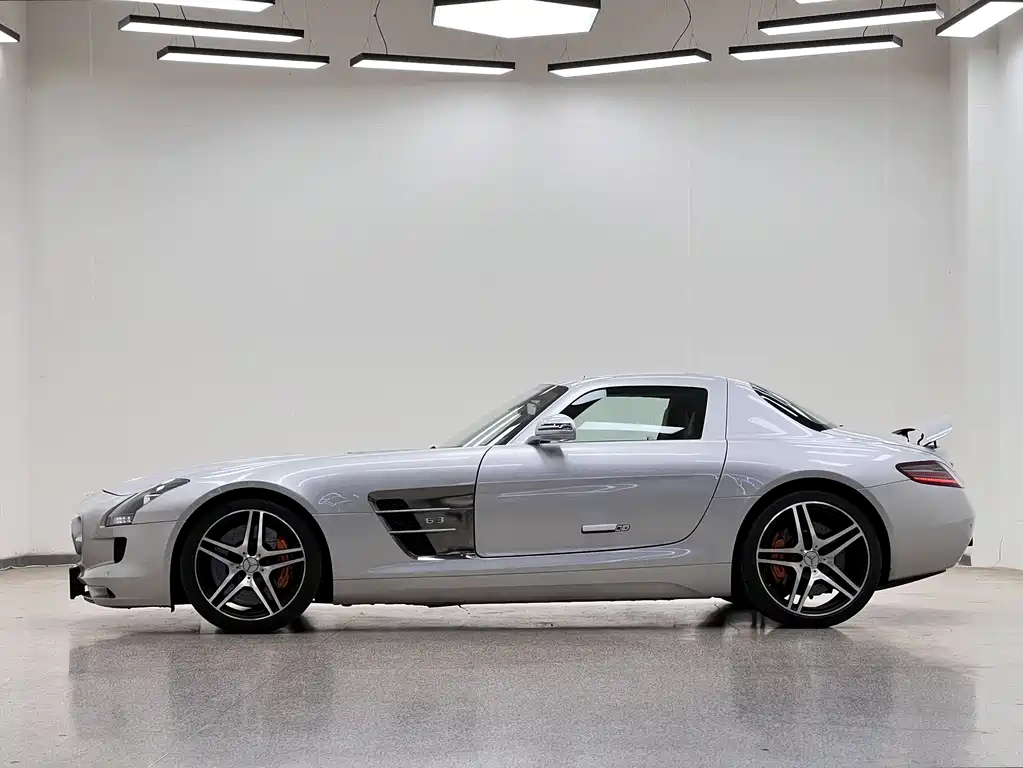 Mercedes-Benz SLS AMG 2011 — фото 11