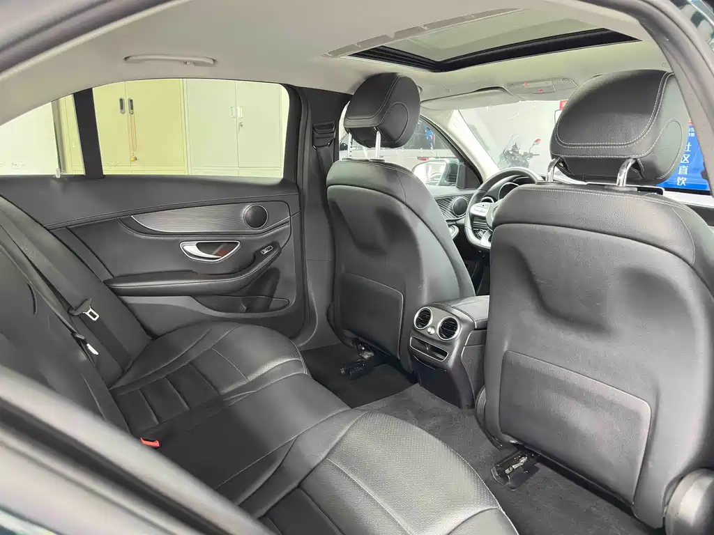 Mercedes-Benz C-Class 2019 — фото 23