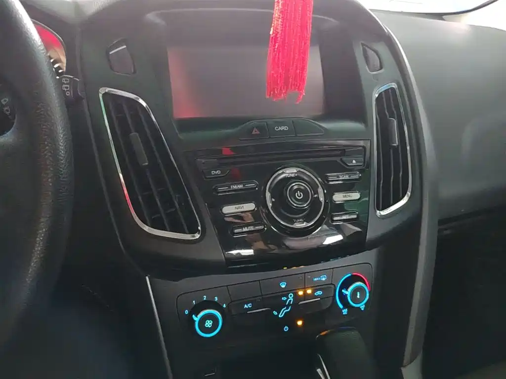 Ford Focus 2015 — фото 13