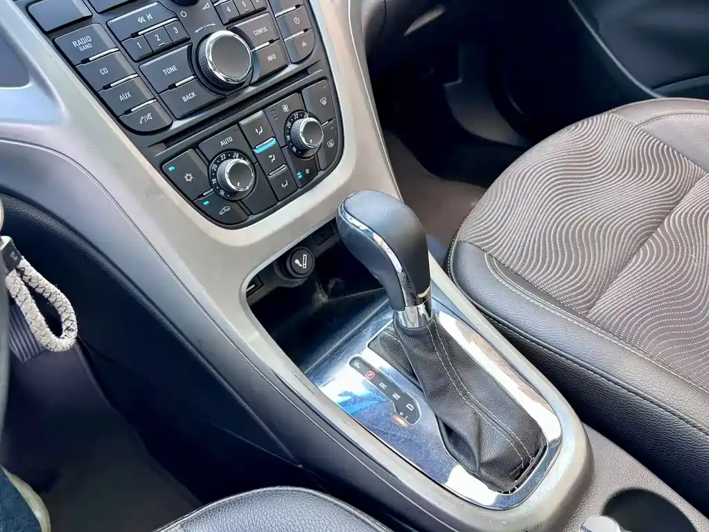Buick Excelle 2013 — фото 16