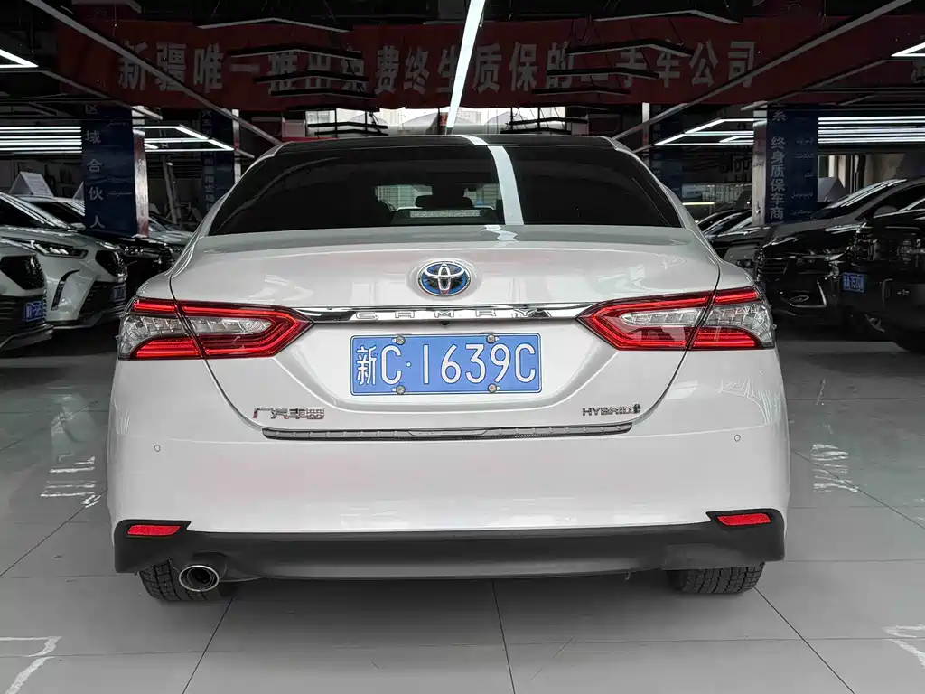 Toyota Camry 2020 — фото 8