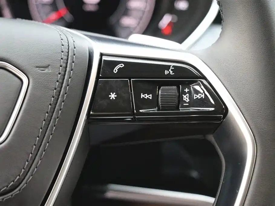 Audi A8 2025 — фото 17