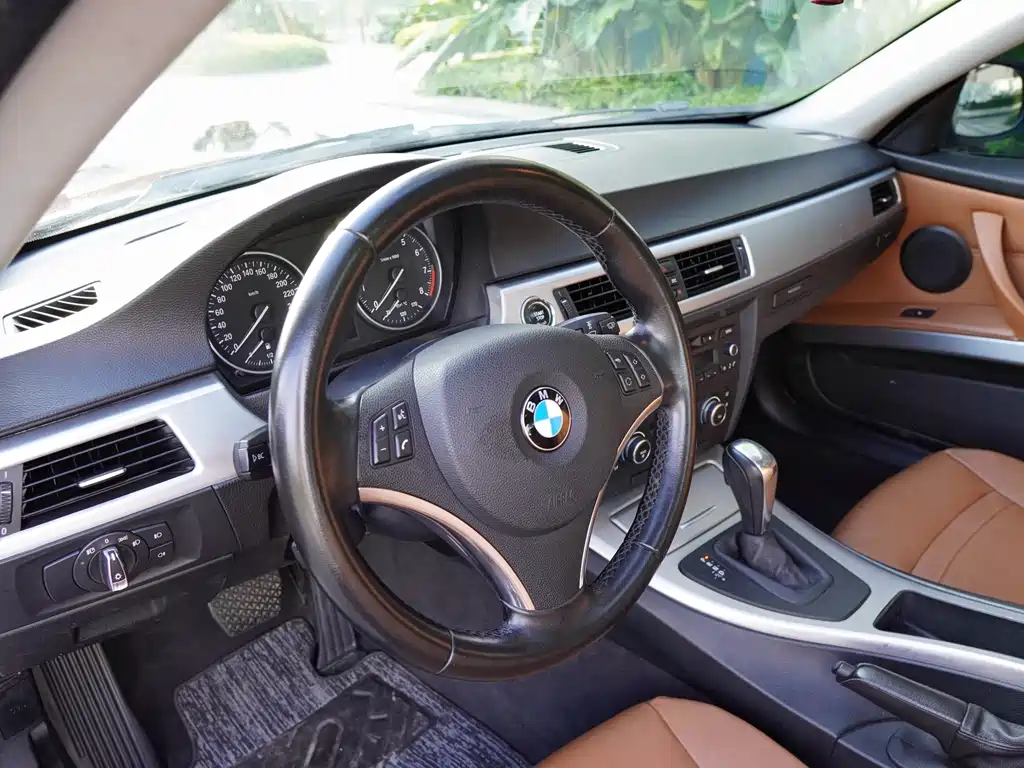 BMW 3 Series 2010 — фото 14
