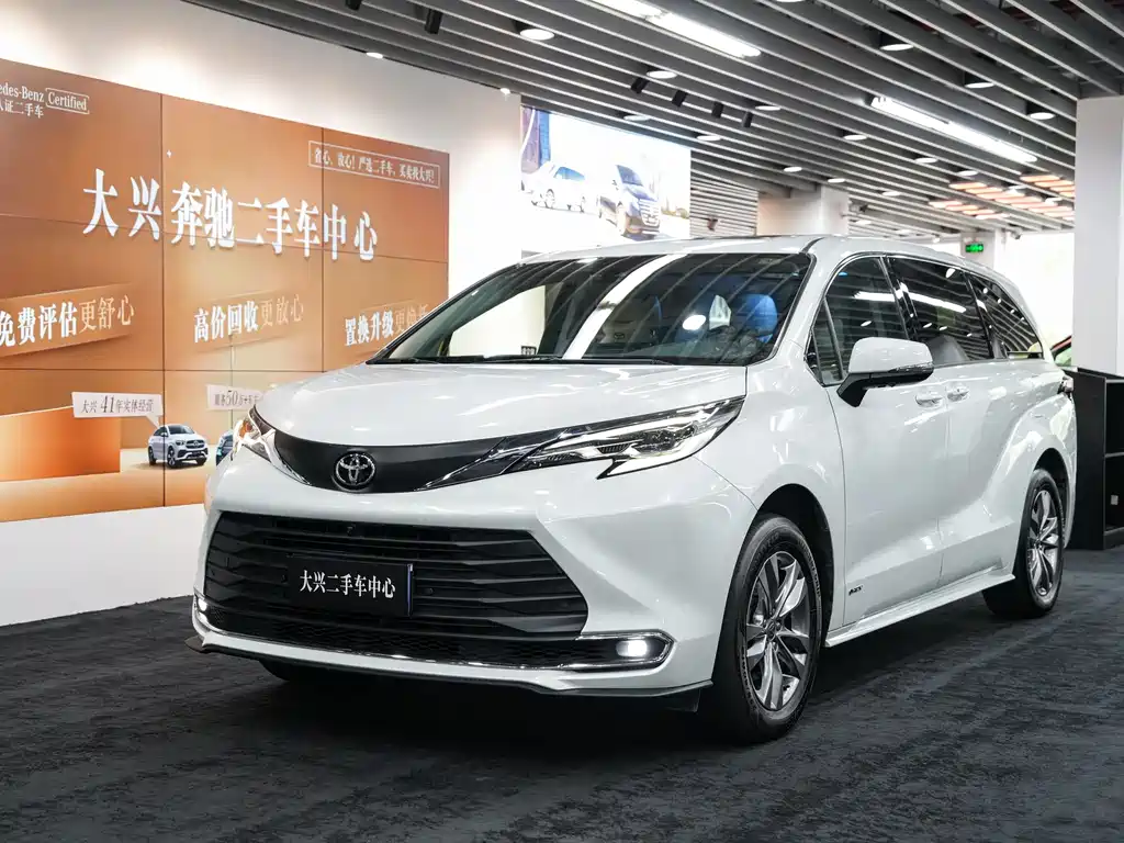 Toyota Sienna 2025