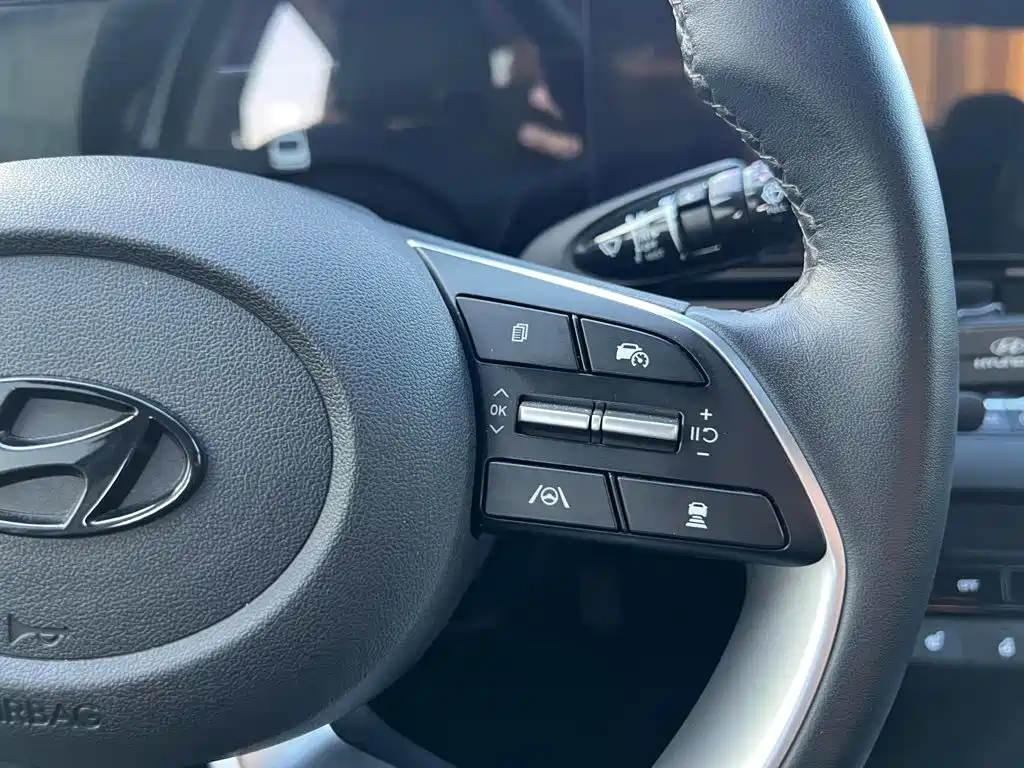 Hyundai Elantra 2023 — фото 17