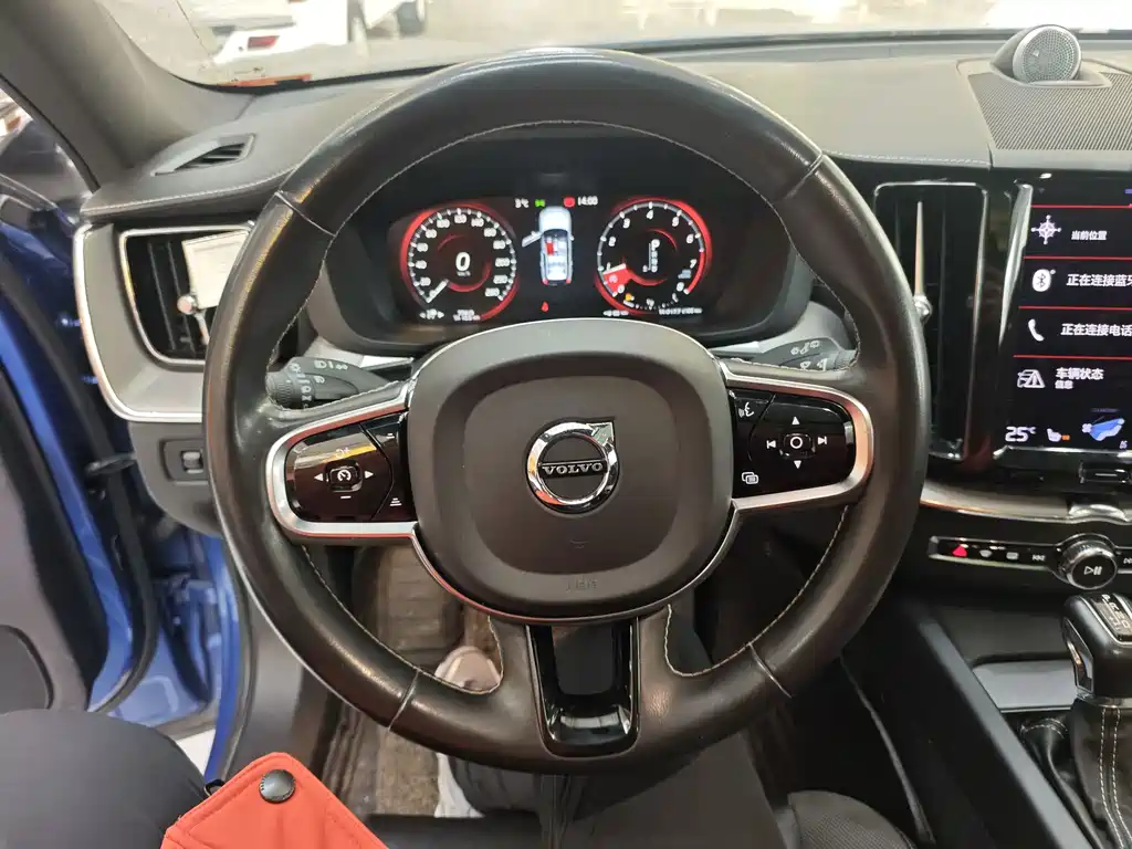 Volvo XC60 2020 — фото 14