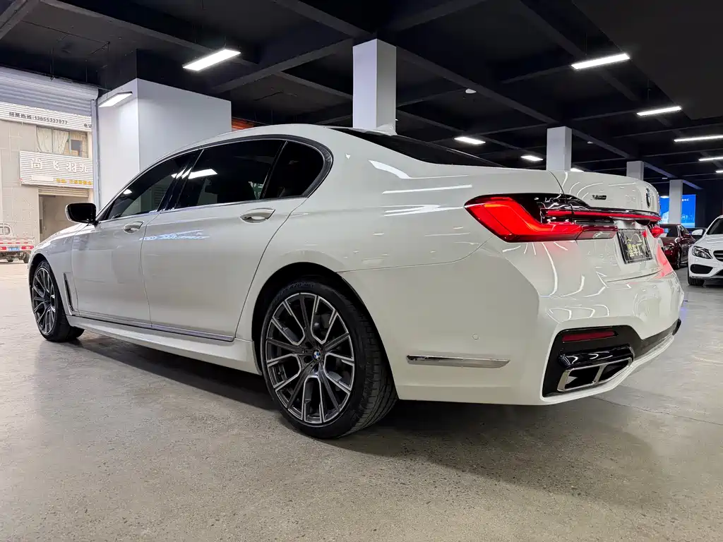 BMW 7 Series 2016 — фото 11