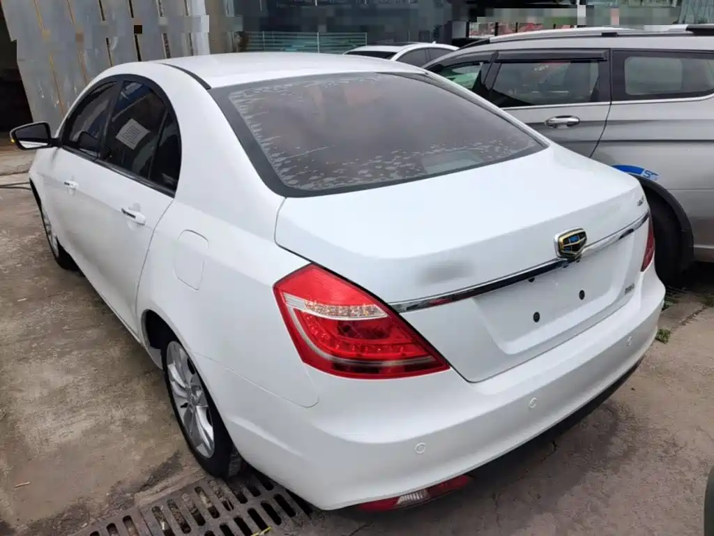 Geely Emgrand 2015 — фото 5