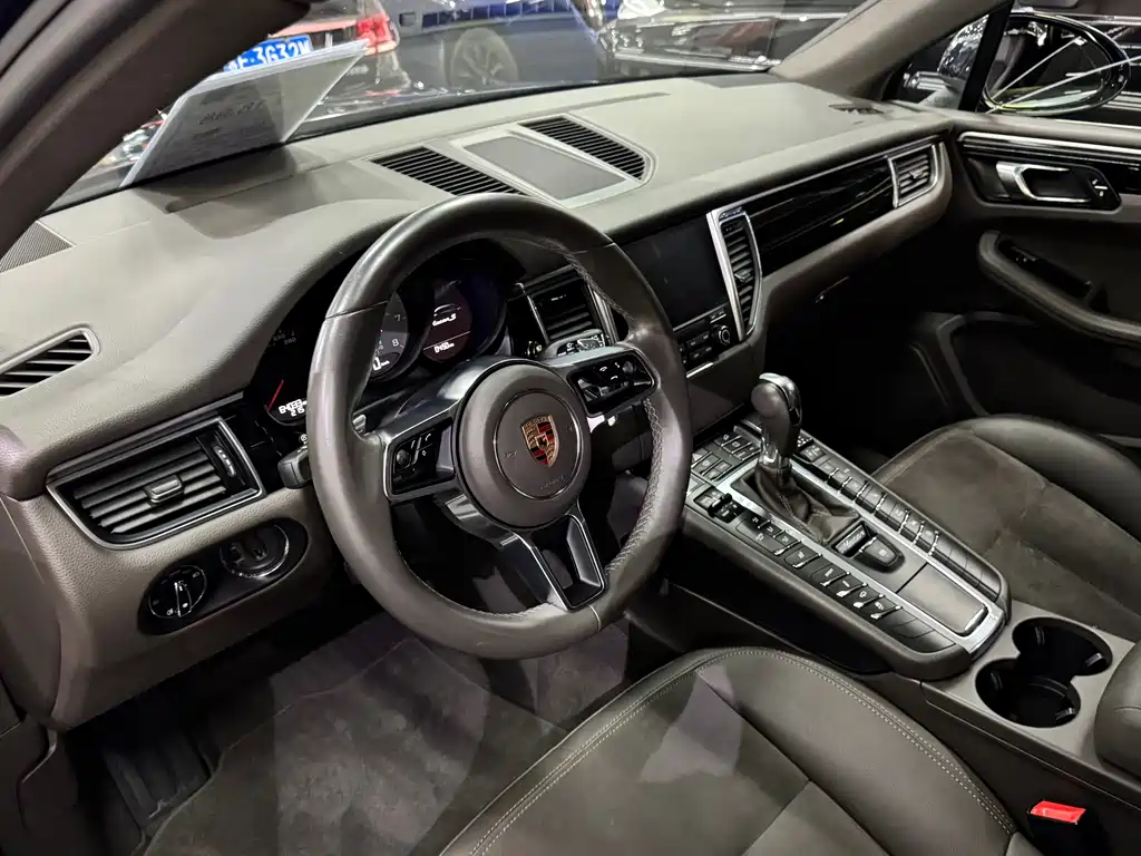 Porsche Macan 2017 — фото 9