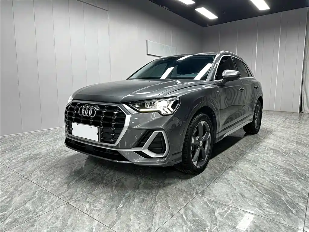 Audi Q3 2022 — фото 1