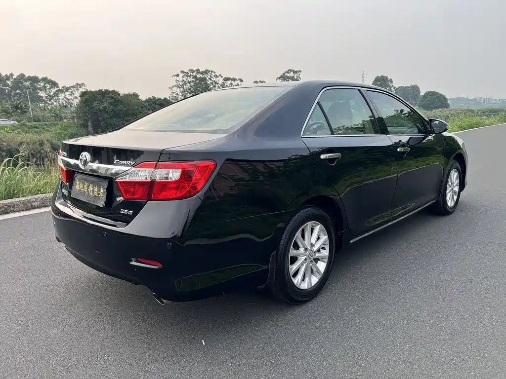 Toyota Camry 2014 — фото 11