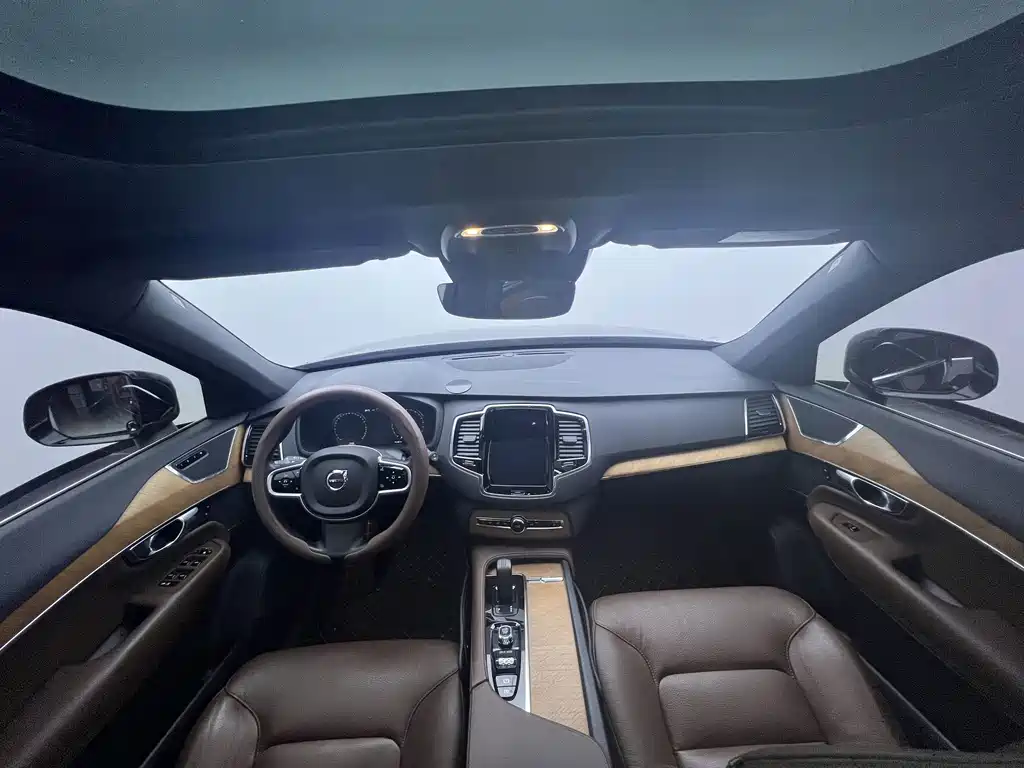 Volvo XC90 2022 — фото 13