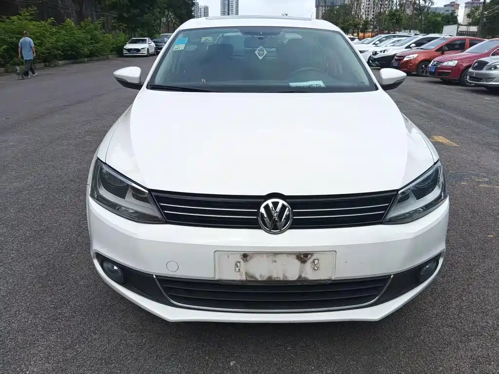 Volkswagen Sagitar 2013