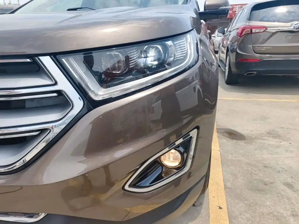 Ford Edge 2016 — фото 24