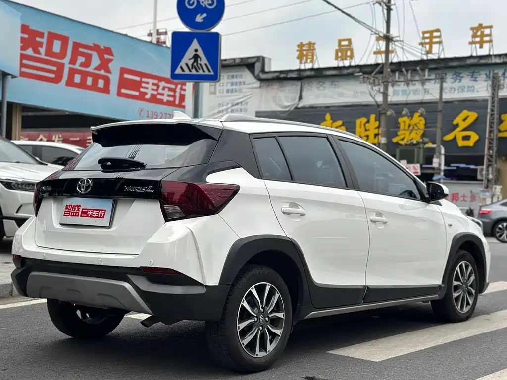 Toyota Yaris L 2023 — фото 4