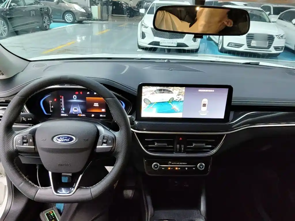 Ford Focus 2021 — фото 10
