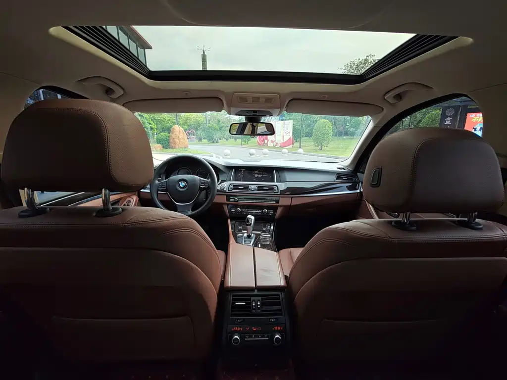 BMW 5 Series 2015 — фото 20