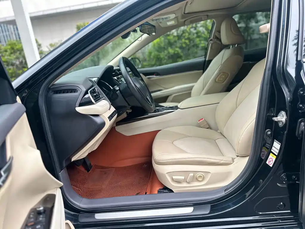 Toyota Camry 2018 — фото 6