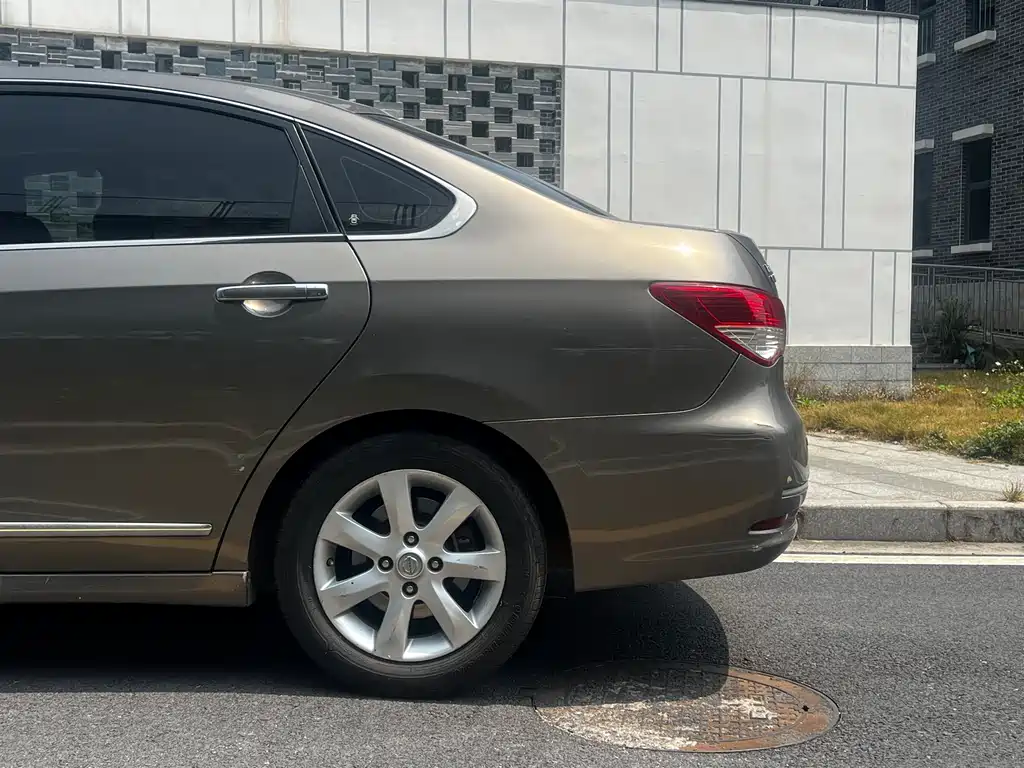 Nissan Sylphy 2010 — фото 11