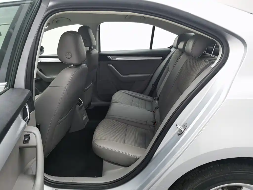 Skoda Octavia 2015 — фото 15