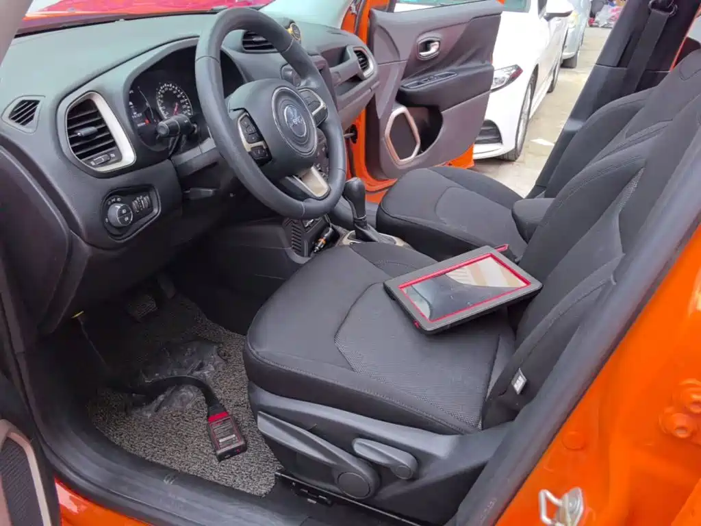 Jeep Renegade 2018 — фото 15