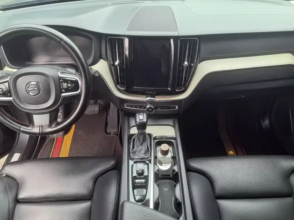 Volvo XC60 2020 — фото 10