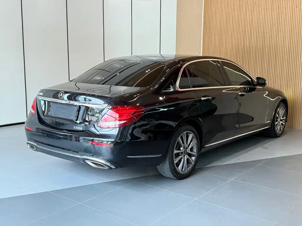 Mercedes-Benz E-Class 2018 — фото 16