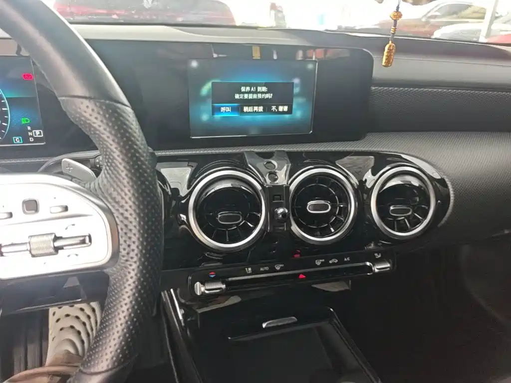 Mercedes-Benz A-Class 2019 — фото 13