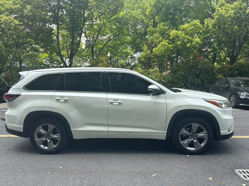 Toyota Highlander 2017 — фото 10