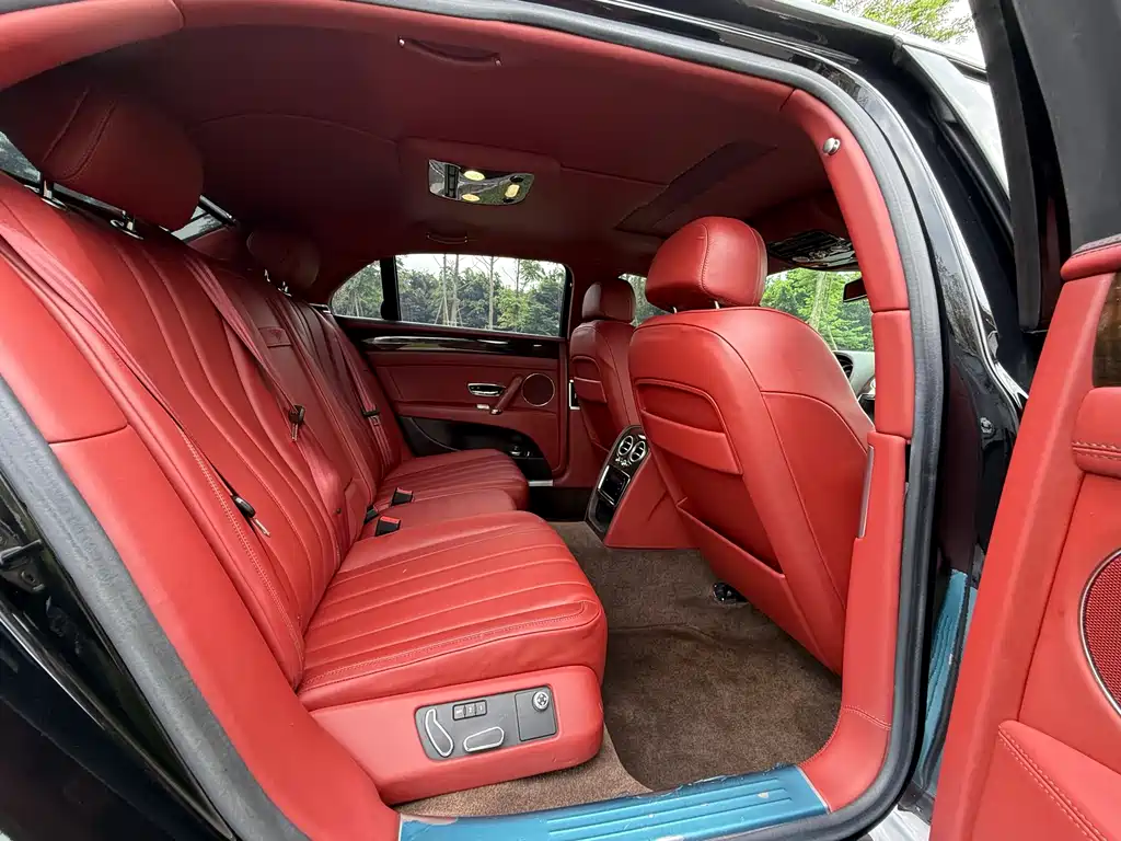 Bentley Flying Spur 2015 — фото 11