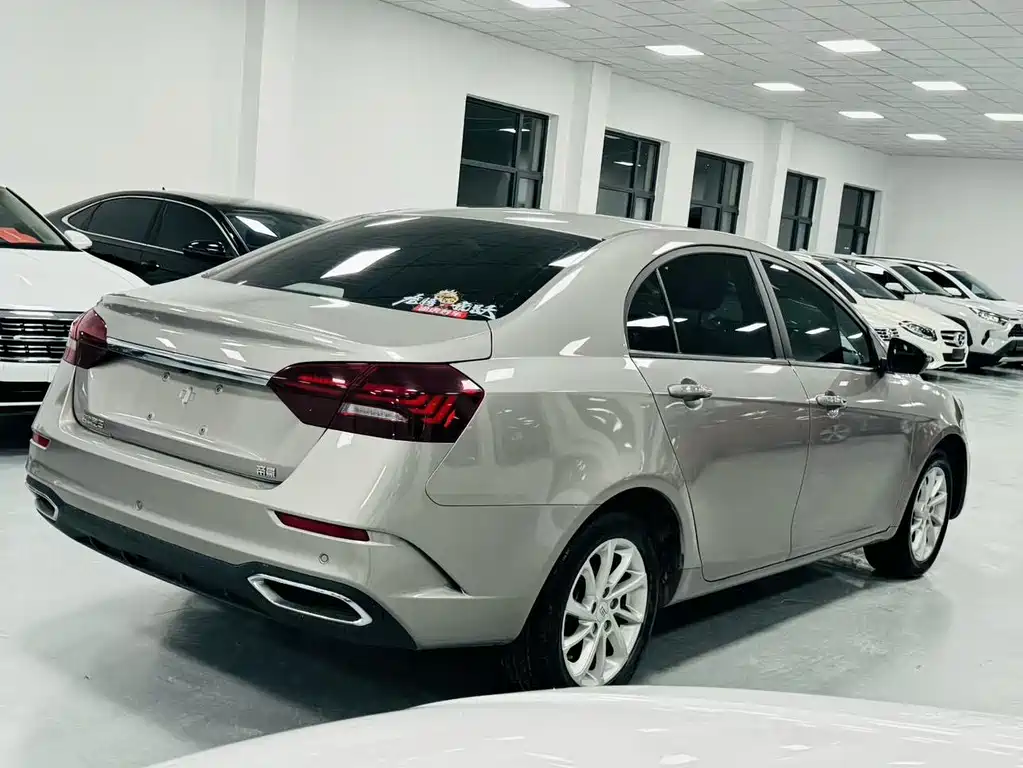 Geely Emgrand 2021